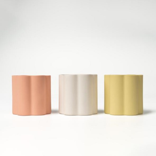 Etsitkö minimalistisia Wave-keraamisia kynttilänjalkoja? Voisiko tämä neutraali bulkkisetti olla ihanteellinen tukkuvalintasi?