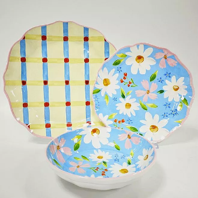 Maalatut Daisy-puutarhalautaset